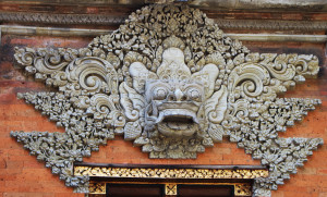 A Boma mask Lempad carved into the lintel of a gate in the outer courtyard. As you can see the outline and features stand out clearly against the intricate background.